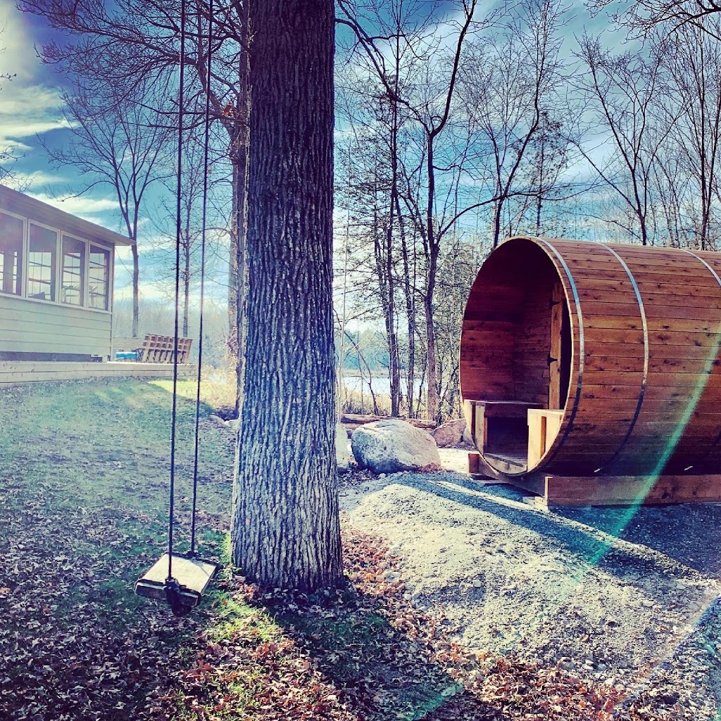 Gold Creek Getaway | 393 Gold Creek Rd, Lanark, ON K0G 1K0, Canada | Phone: (613) 252-2790