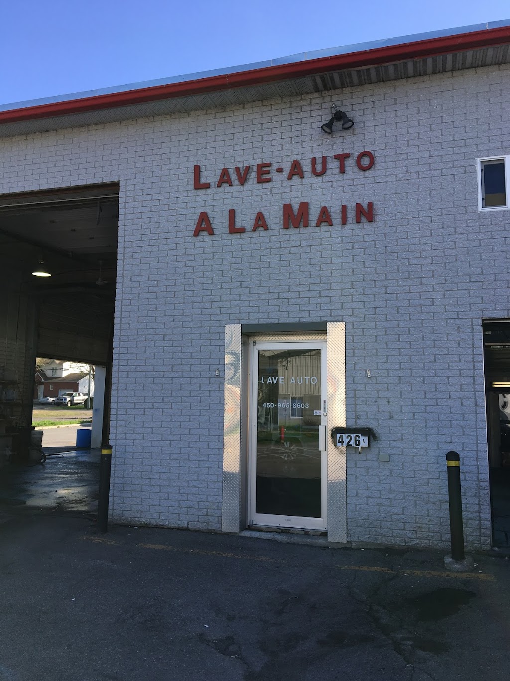 Lave Auto a La Main Bois des filion | 426a Bd Adolphe-Chapleau, Bois-des-Filion, QC J6Z 1J2, Canada | Phone: (450) 328-1250