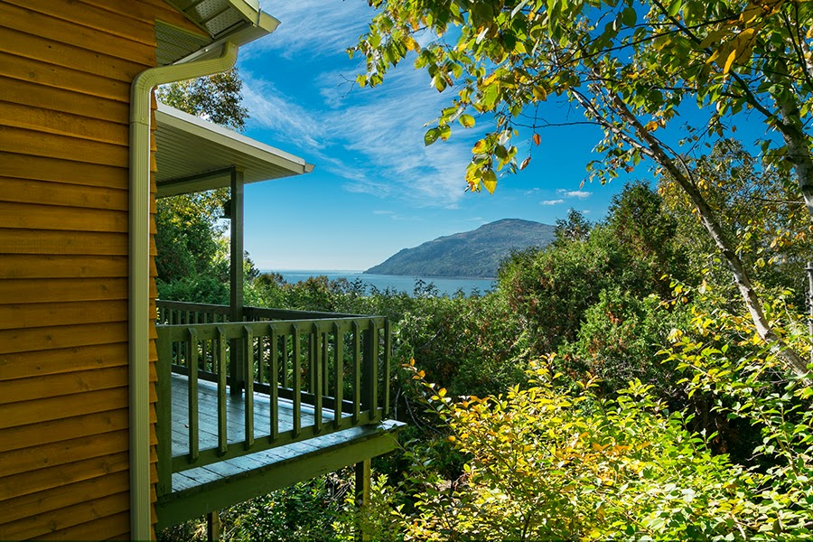 Chalet Le Bruant | 410 Chemin du Cap aux Rets, Baie-Saint-Paul, QC G3Z 1B9, Canada | Phone: (418) 801-9153