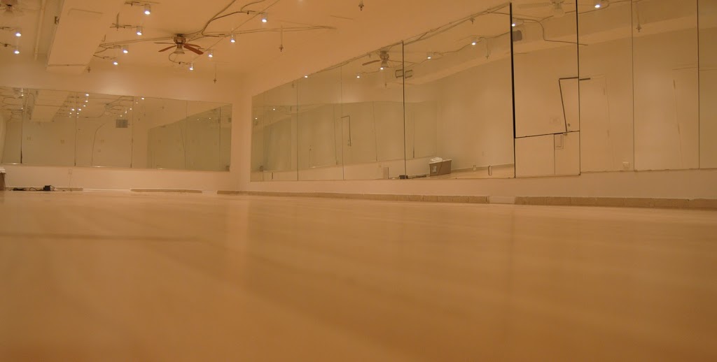 D B Yoga | 1561 Dundas St W, Toronto, ON M6K 1T9, Canada | Phone: (647) 341-4926