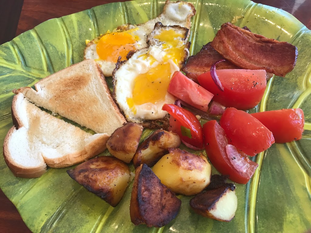 Polka Bistro Caffe | 1100 Dundas Street West, Mississauga, ON L5C 4E7, Canada | Phone: (905) 566-8181