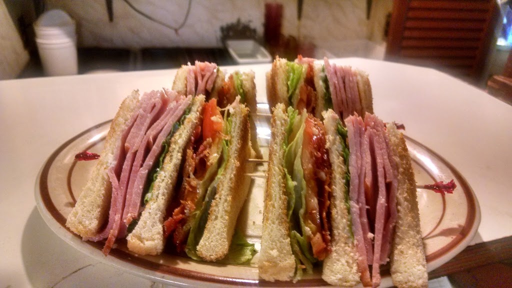 The Beach House Restaurant | 5584 E River Rd, Grand Island, NY 14072, USA | Phone: (716) 773-7119