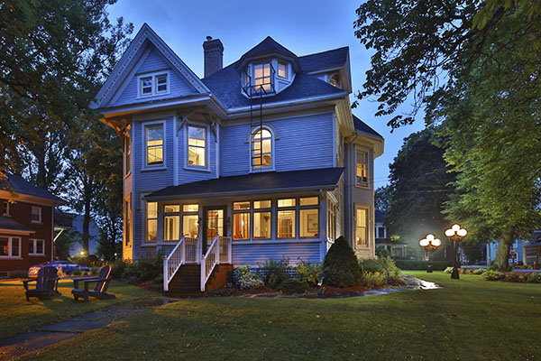 Summerside Inn Bed and Breakfast | 98 Summer St, Summerside, PE C1N 3J2, Canada | Phone: (905) 467-1265