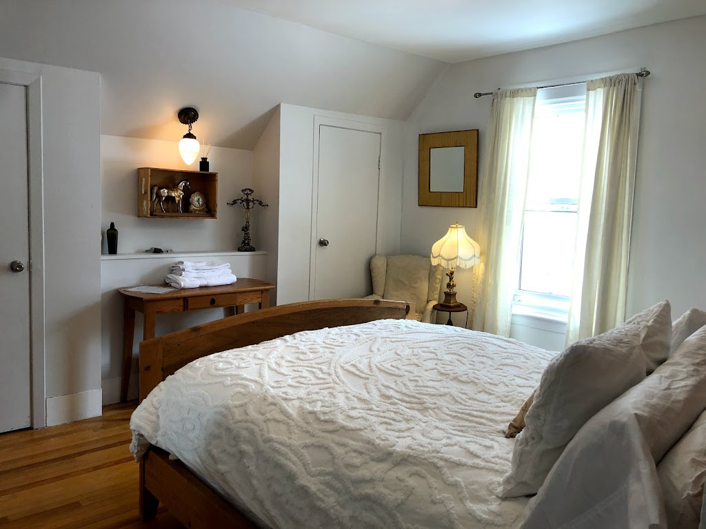 Couette et Café Pont Rouge | 83 Rue Saint-Marc, Coaticook, QC J1A 2M2, Canada | Phone: (819) 580-0422