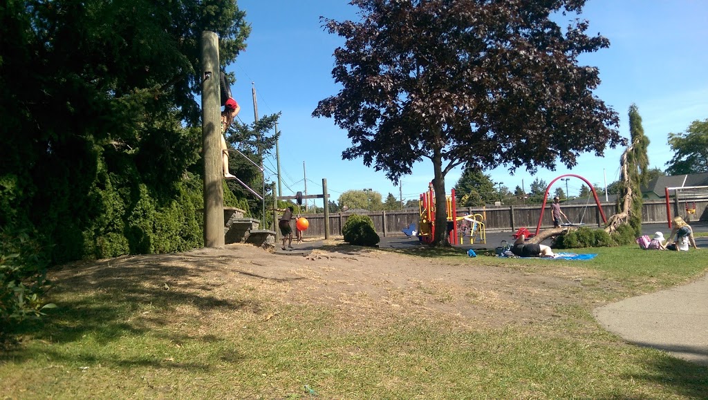 Carnarvon Rotary Waterpark | 2801 Henderson Rd, Victoria, BC V8R 3B5, Canada