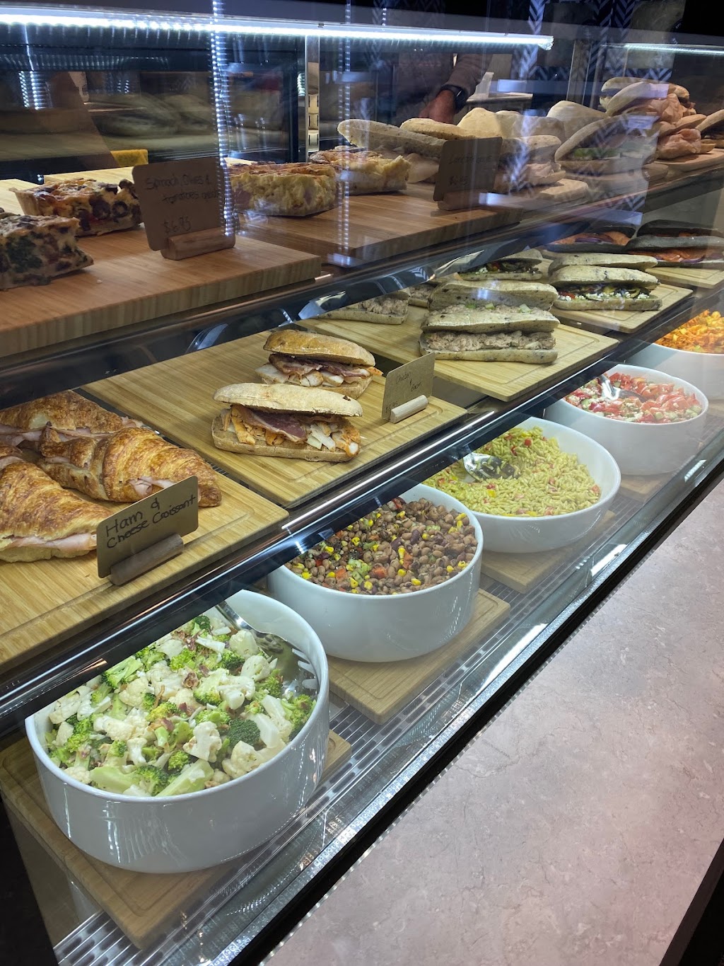 Les Moulins La Fayette | 4460 Calgary Trail NW, Edmonton, AB T6H 5W6, Canada | Phone: (780) 782-1075