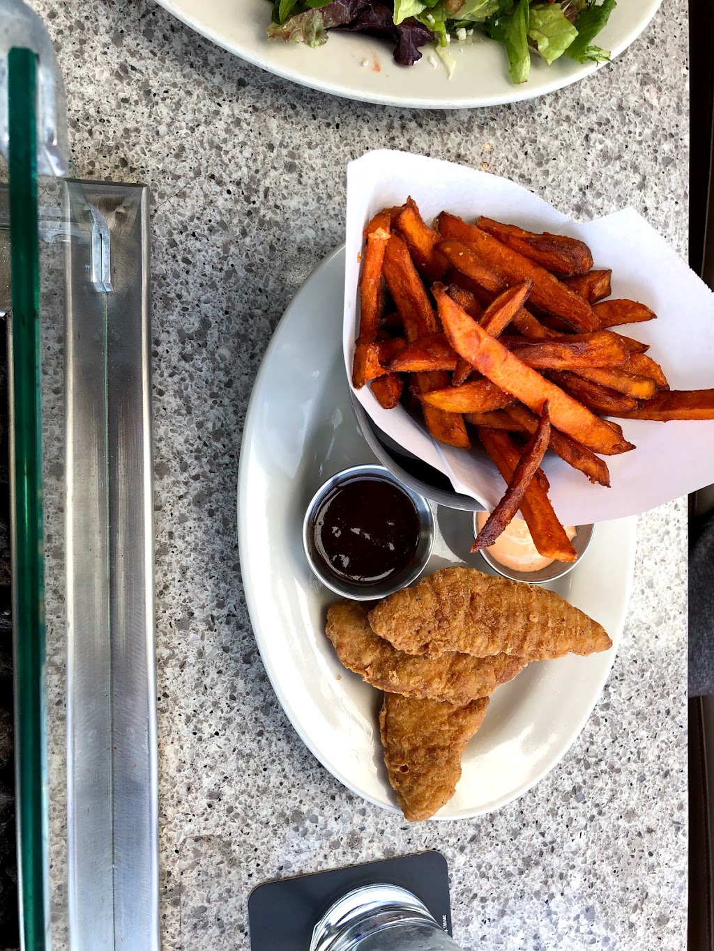 Browns Socialhouse Maple Ridge | 20490 Lougheed Hwy, Maple Ridge, BC V2X 2P8, Canada | Phone: (604) 457-0771
