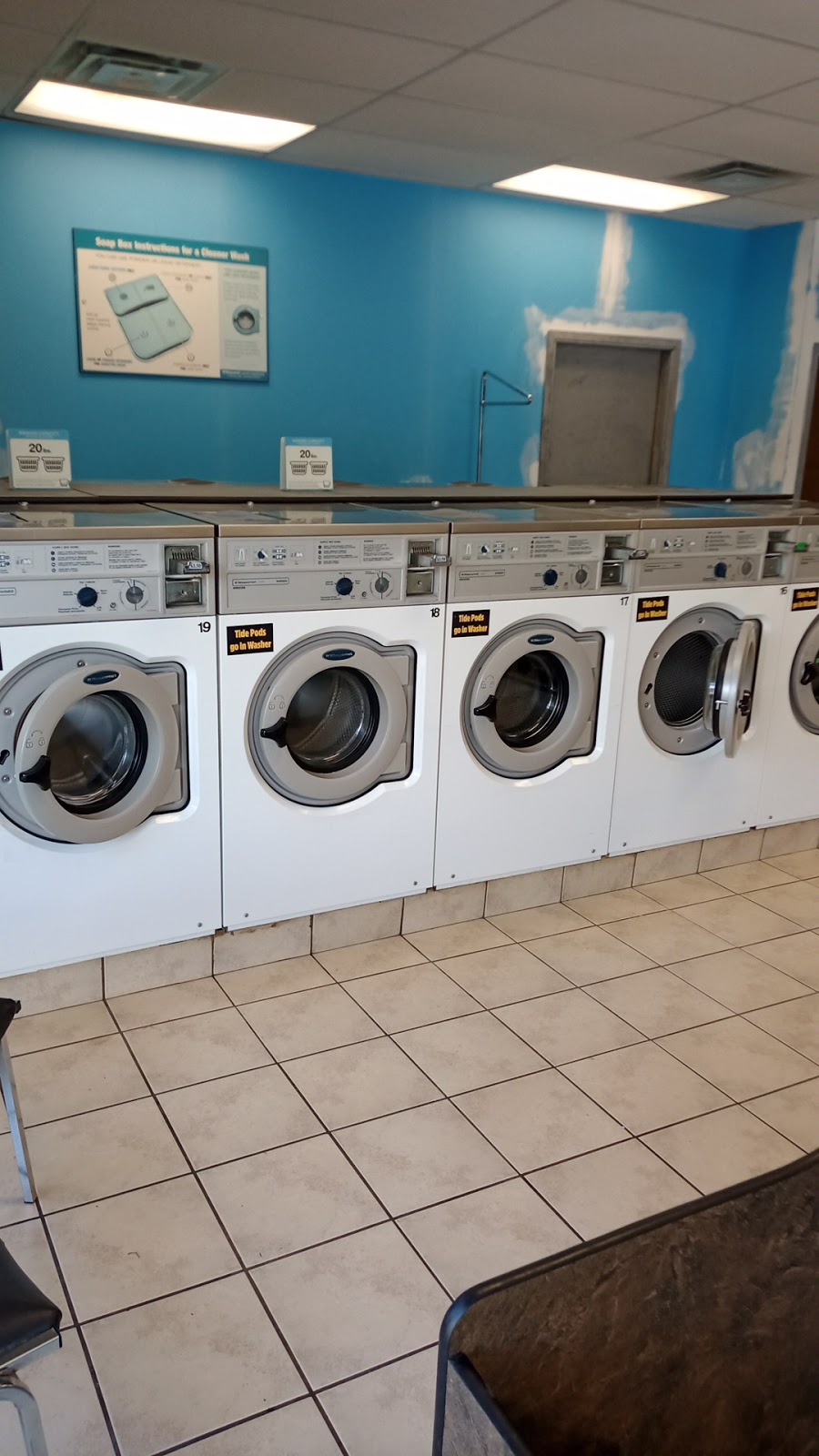 Bubbles Laundromat | 211 George St, Dunnville, ON N1A 2T5, Canada | Phone: (289) 738-0041