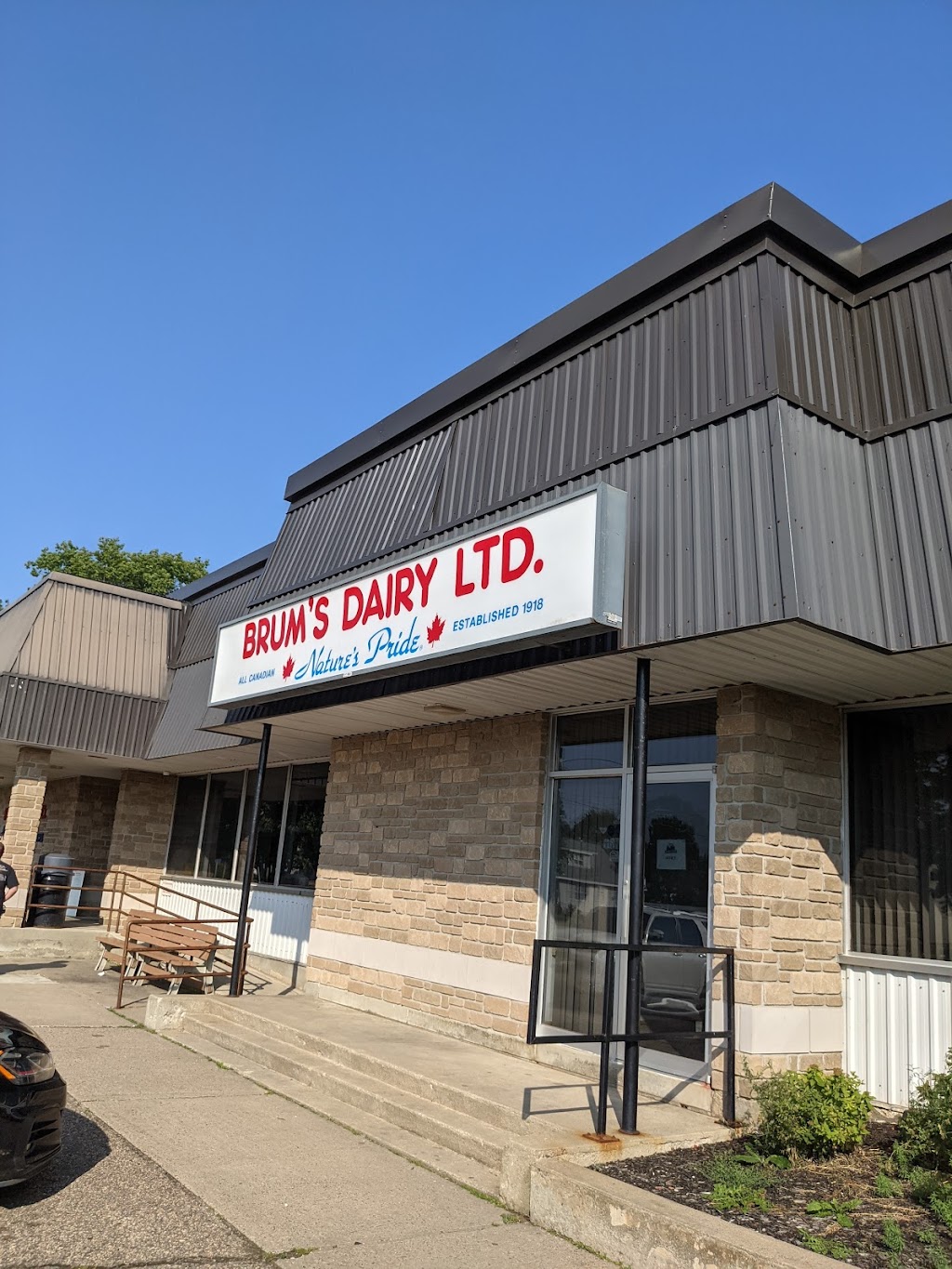 Brums Dairy LTD | 631 Bruham Ave, Pembroke, ON K8A 4Z8, Canada | Phone: (613) 735-2325