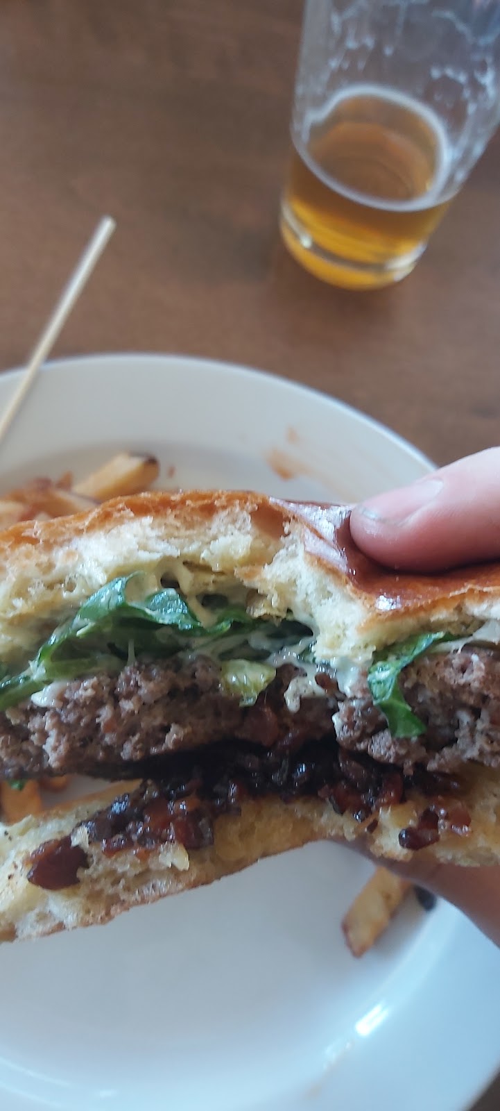 Red Brick Pub & Eatery | 43 Railway Crescent, Hampton, NB E5N 5L2, Canada | Phone: (506) 832-2769