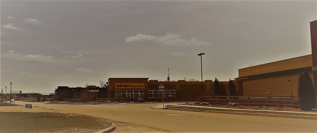 Kemptville Colonnade Retail Centre | Highway 43 & Highway 416, Kemptville, ON K0G 1J0, Canada | Phone: (613) 225-8118