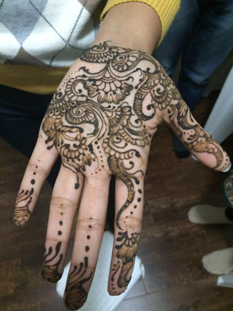 Binal Henna and Makeup Artist | 10 Fitzgibson St, Brampton, ON L6Y 5Y5, Canada | Phone: (289) 828-1099