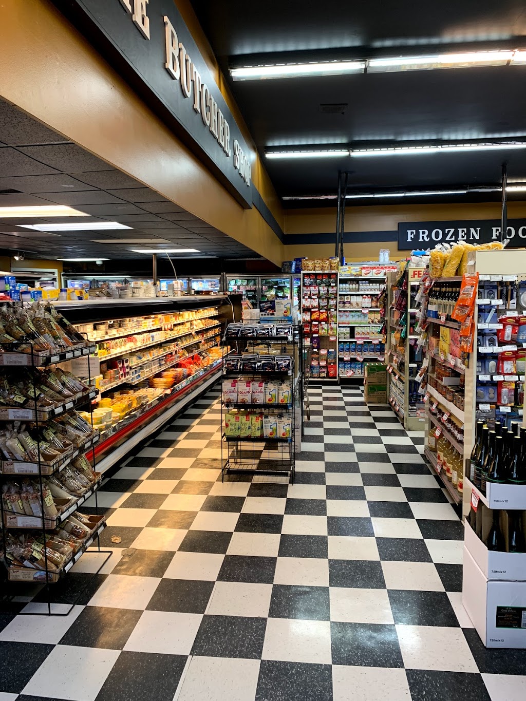 Queensdale Market | 3030 Lonsdale Ave, North Vancouver, BC V7N 3J5, Canada | Phone: (604) 987-6644