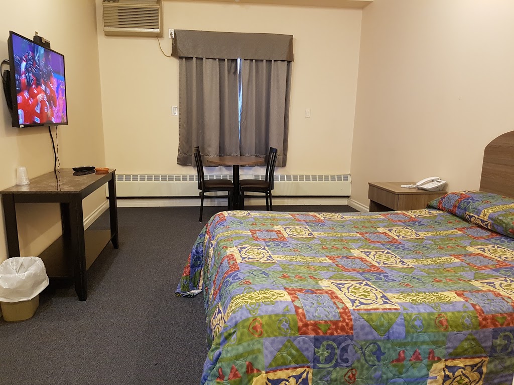 Pinecrest Motel | 2641 Hwy 7, Concord, ON L4K 1V8, Canada | Phone: (905) 669-1928