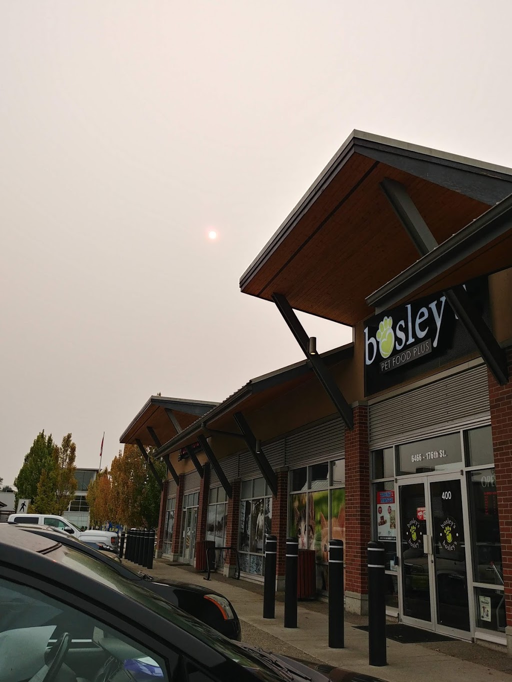 Bosleys by Pet Valu | 6466 176 St #400, Surrey, BC V3S 4G3, Canada | Phone: (604) 576-6377