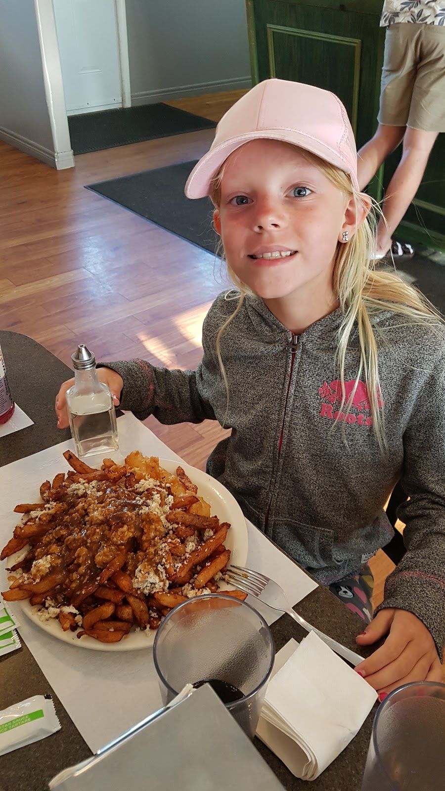 Seaside Restaurant | 2546 Topsail Rd, Conception Bay South, NL A1W 4A5, Canada | Phone: (709) 834-9059