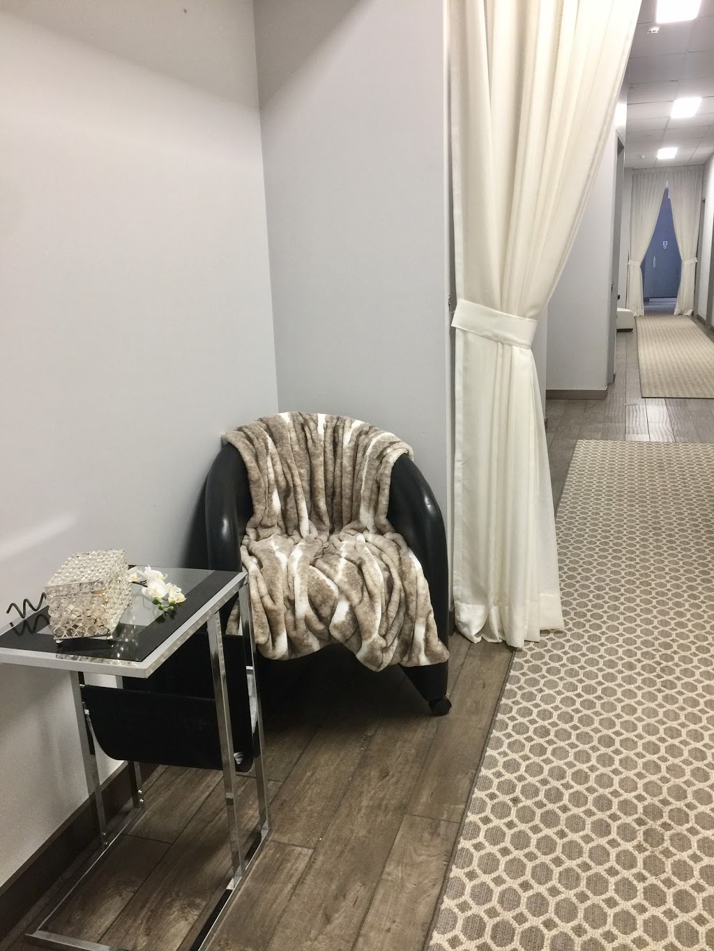Zone Santé / Health Zone | Inside Avanti Le Spa, 6900 Boulevard Décarie #110, Côte Saint-Luc, QC H3X 2T8, Canada | Phone: (514) 910-2304