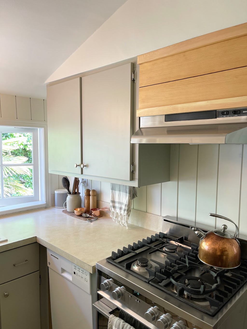 Revere Interior Construction | 2786 Vantilburg Crescent, Victoria, BC V9B 3K4, Canada | Phone: (250) 661-0176