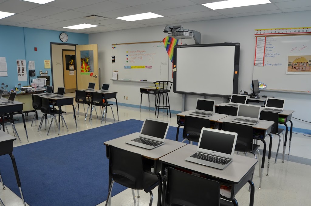 École Secondaire publique Mille-Îles | 158 Patrick St, Kingston, ON K7K 3P5, Canada | Phone: (613) 547-2556