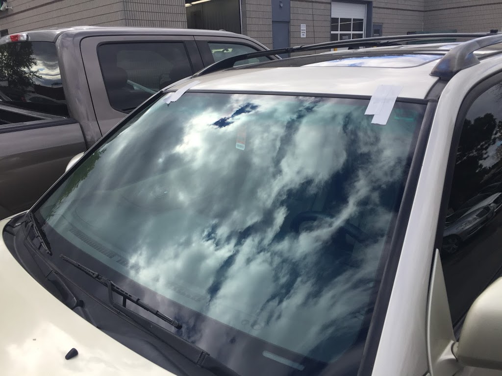 Woodchester Auto Glass Limited | 3111 Woodchester Dr, Mississauga, ON L5L 1J2, Canada | Phone: (905) 608-0035