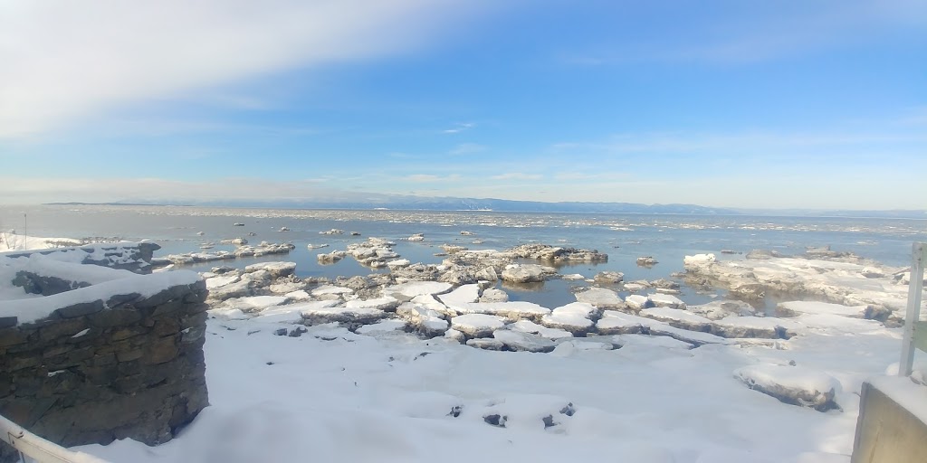 Chalet Bord du Fleuve Ô Quai 516 | 516 Avenue de Gaspé O, Saint-Jean-Port-Joli, QC G0R 3G0, Canada | Phone: (418) 554-1244