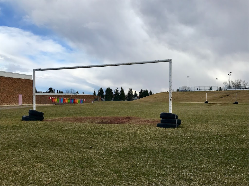 Canyon Meadows School | 395 Canterbury Dr SW, Calgary, AB T2W 1J1, Canada | Phone: (403) 777-8600