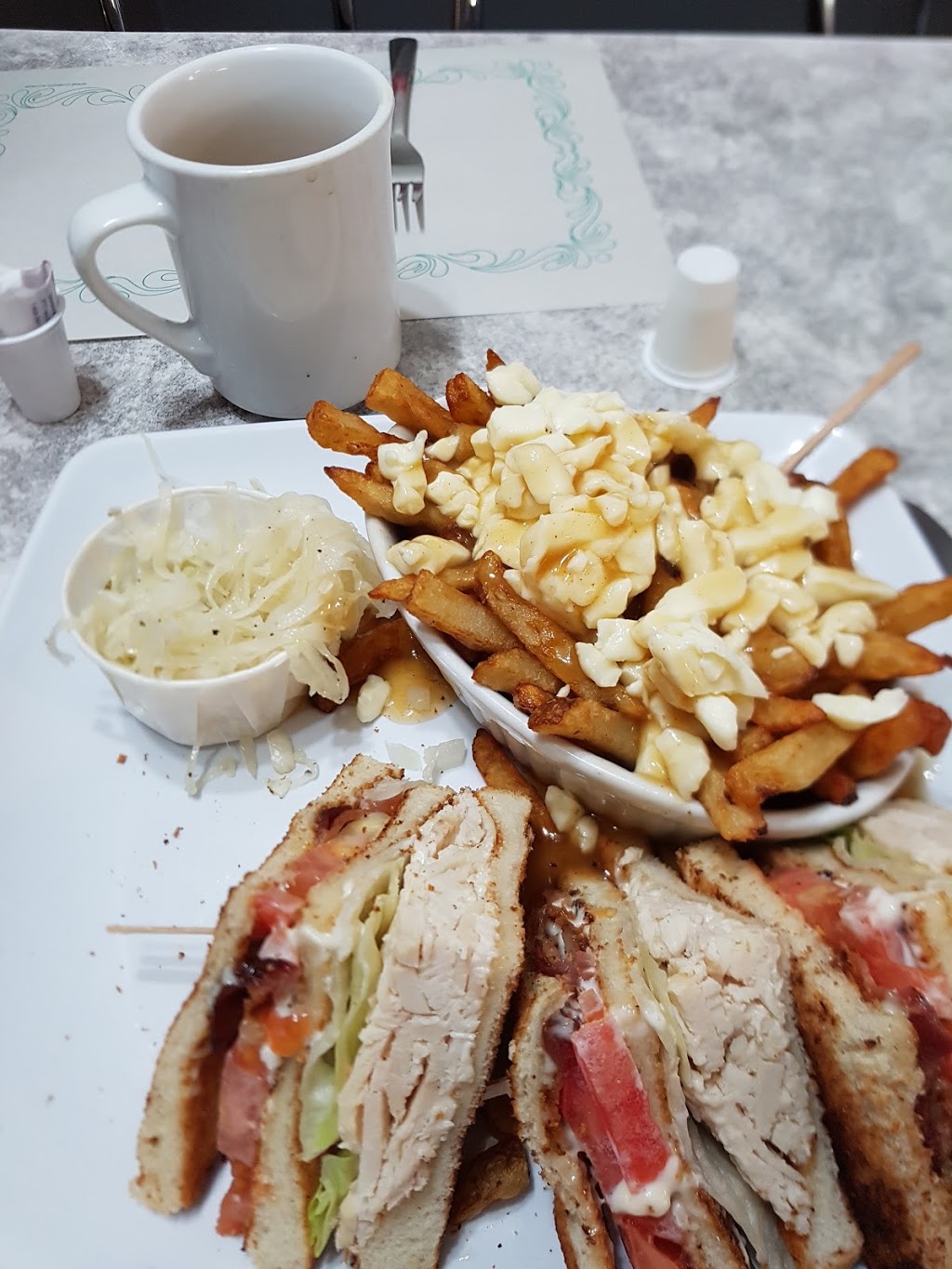 Restaurant Casse-Croute Chez B | 449 Rue Ouimet, Saint-Jérôme, QC J7Z 1P2, Canada | Phone: (450) 438-5176