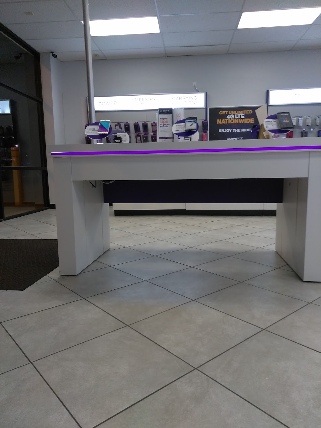 Metro by T-Mobile | 3552 Pine Grove Ave, Port Huron, MI 48060, USA | Phone: (810) 824-3487