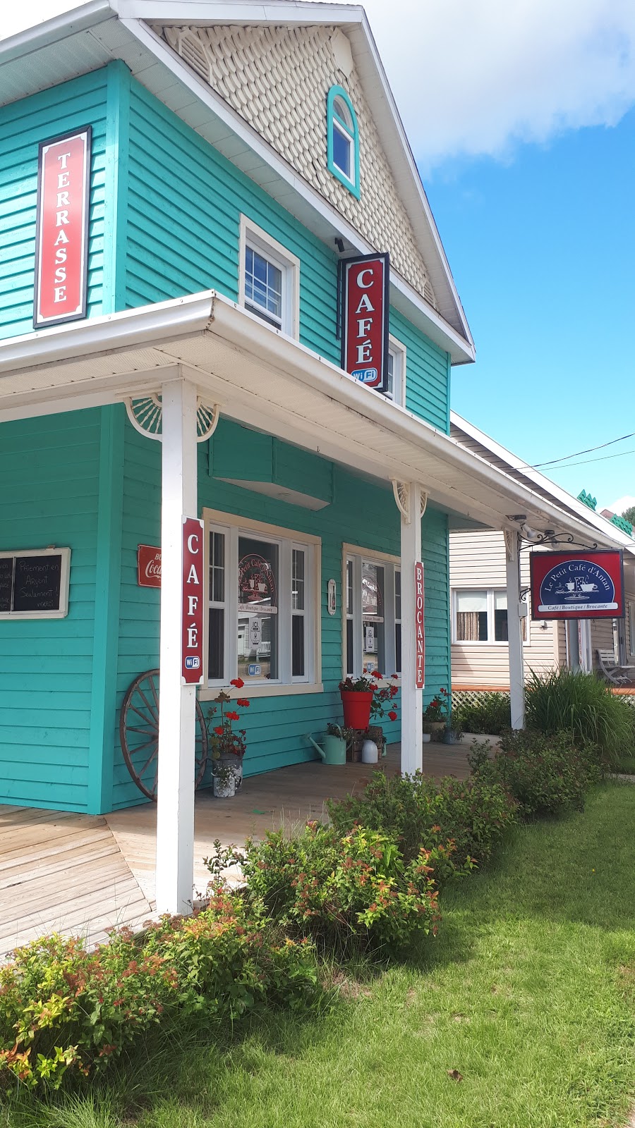 Sandy baie, boutique et café | 3M0,, 1410 Rue Principale, Saint-Côme, QC J0K, Canada | Phone: (450) 883-8918