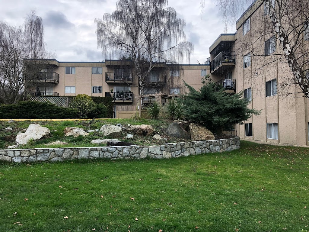 Ocean Park Manor | 885 Dunsmuir Rd, Victoria, BC V9A 6W6, Canada | Phone: (250) 410-1705