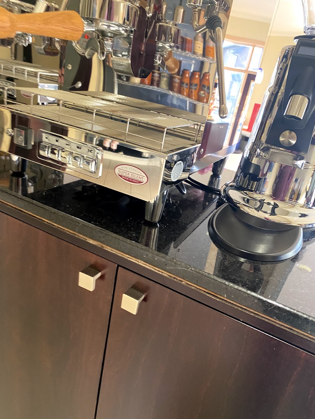 Cappuccino King | 410 23 Ave NE, Calgary, AB T2E 1V9, Canada | Phone: (403) 277-5169