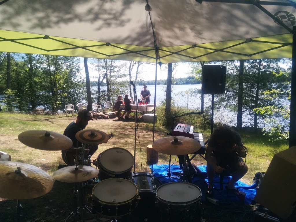 Pineridge Resort | 1841 Fifth Lake Rd, Parham, ON K0H 2K0, Canada | Phone: (613) 375-6240