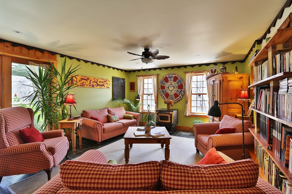 Gîte Au Chant de lOnde | 6 Rue de lÉglise, Frelighsburg, QC J0J 1C0, Canada | Phone: (450) 298-5676