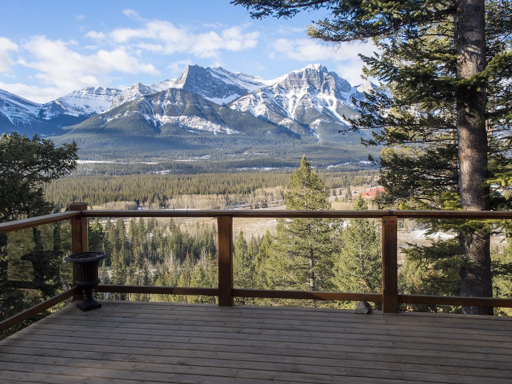 Hostelling International - Canmore Clubhouse | Station Main, 201 Indian Flats Rd Box 8040, Canmore, AB T1W 2T8, Canada | Phone: (403) 678-3200 ext. 0