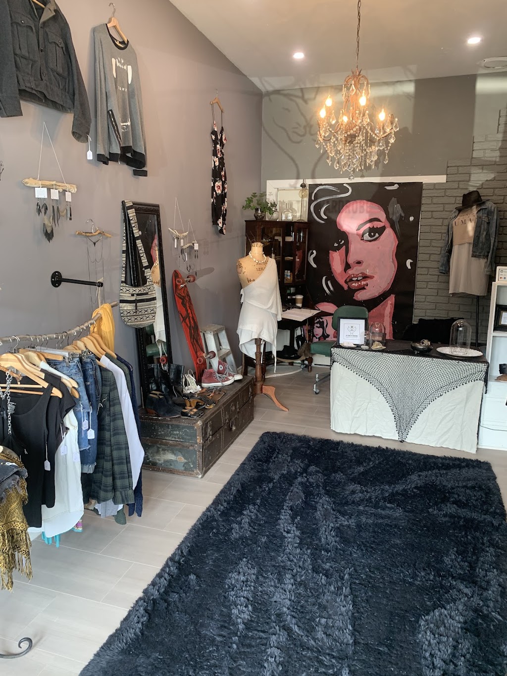 Zoe Found The Wardrobe | 764 Goderich St, Port Elgin, ON N0H 2C3, Canada | Phone: (519) 404-7000