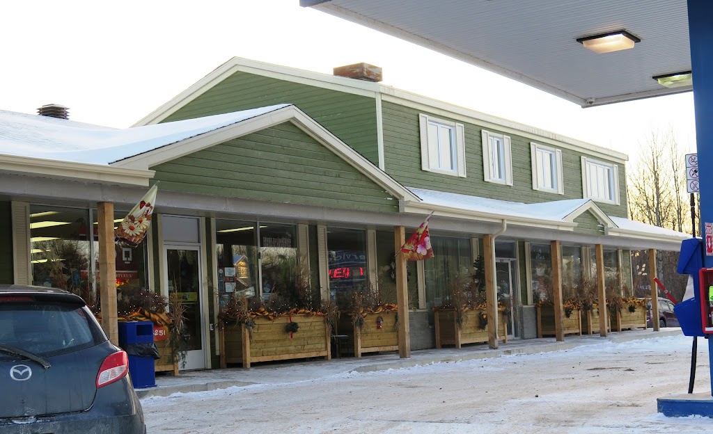 Boni-Soir - Coop Solidarité Lac Kéno | 5251 Chem. du Quai, Lac-Kénogami, QC G7X 7V6, Canada | Phone: (418) 542-0183