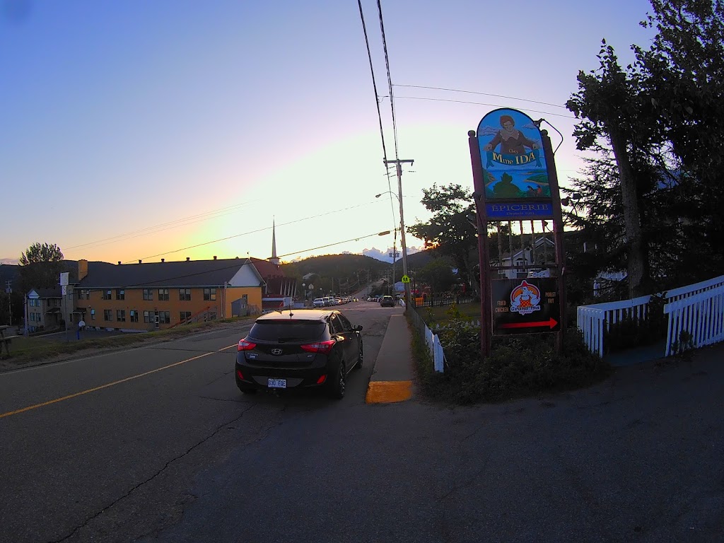 Epicerie Lavoie | 275 Rue des Pionniers, Tadoussac, QC G0T 2A0, Canada | Phone: (418) 235-4315