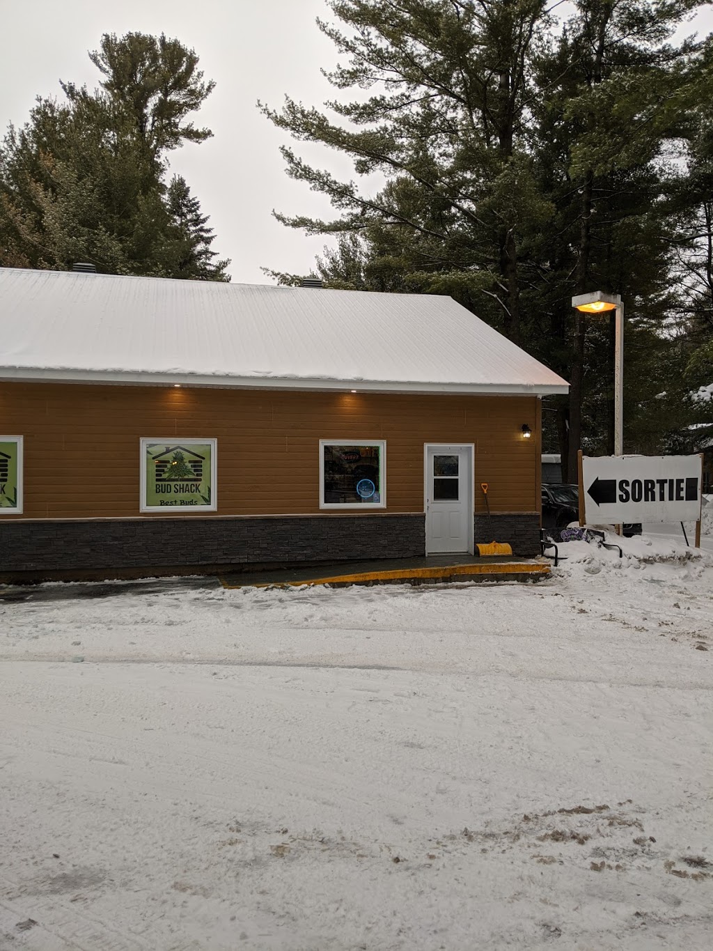 Bud Shack | 411 QC-344, Oka, QC J0N 1E0, Canada | Phone: (438) 345-8653
