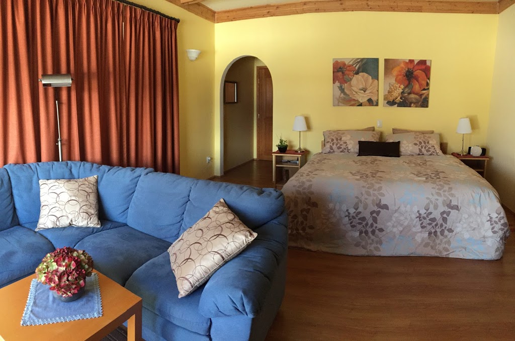 Swiss Lodge B&B | 2190 30 St NE, Salmon Arm, BC V1E 3G9, Canada | Phone: (250) 833-6191