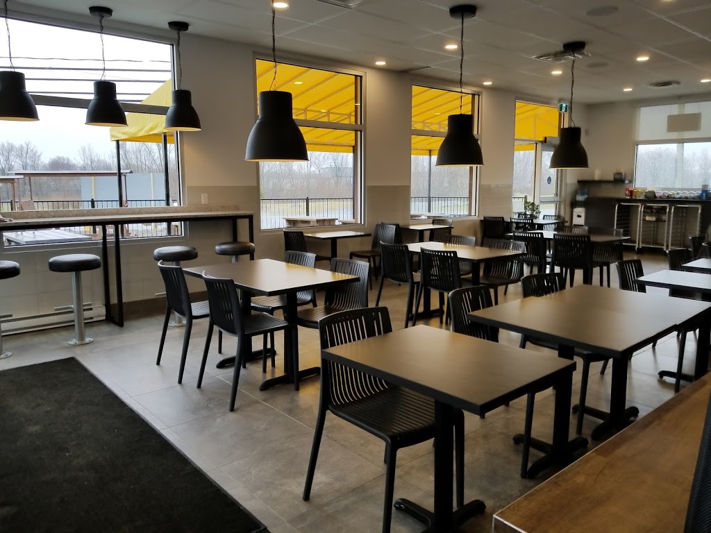 Le Laurier Restaurant/Crèmerie | 1350 Boulevard Laurier E, Saint-Hyacinthe, QC J2T 1K3, Canada | Phone: (450) 778-0411