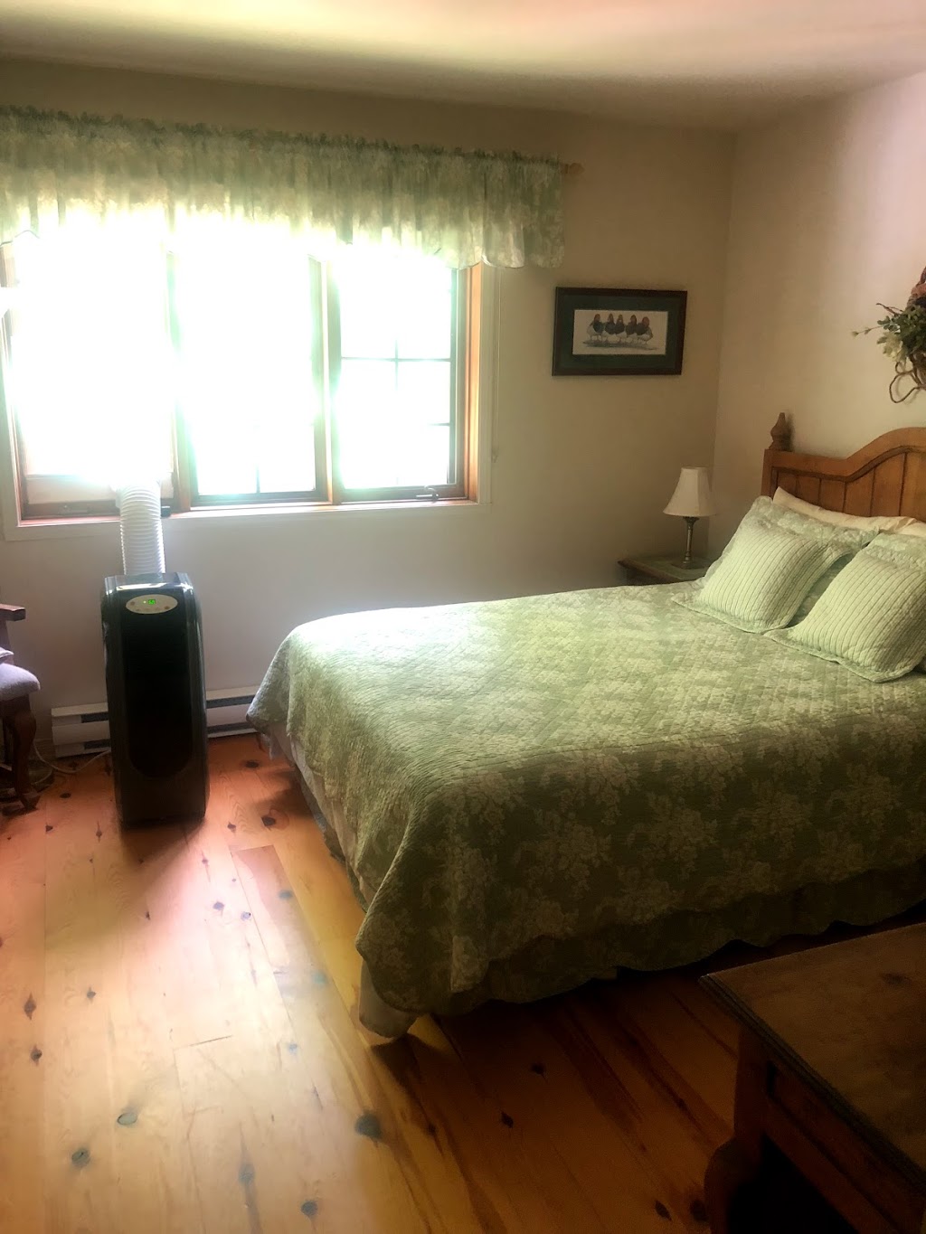 La Chaumière de lAnse | 107 Chemin de lAnse, Mont-Tremblant, QC J8E 1H1, Canada | Phone: (514) 609-7788