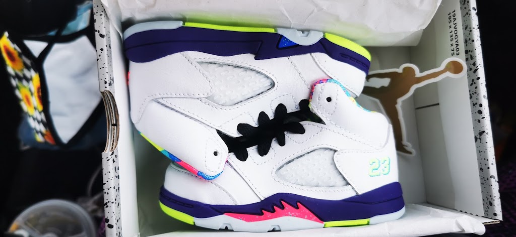 Foot Locker | 2960 Kingsway Drive Space E6a, Kitchener, ON N2C 1X1, Canada | Phone: (519) 893-9609