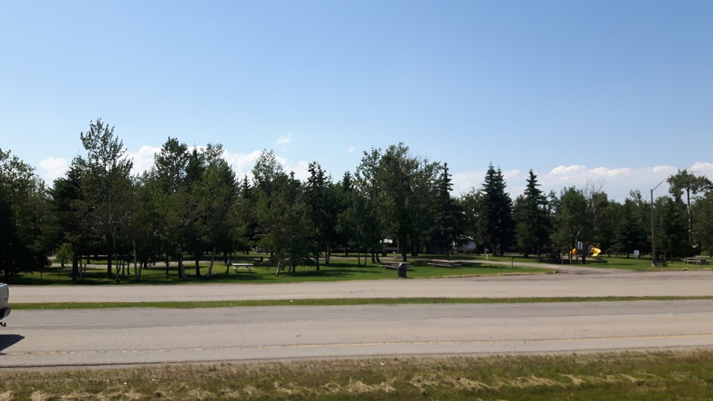 Bowden Hi-Way Golf Course | 2313 17 Ave, Bowden, AB T0M 0K0, Canada | Phone: (403) 224-2121