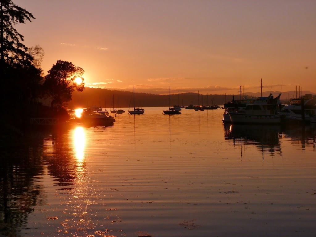 Brentwood Lighthouse Bed and Breakfast | 759 Sea Dr, Brentwood Bay, BC V8M 1B1, Canada | Phone: (250) 652-9733