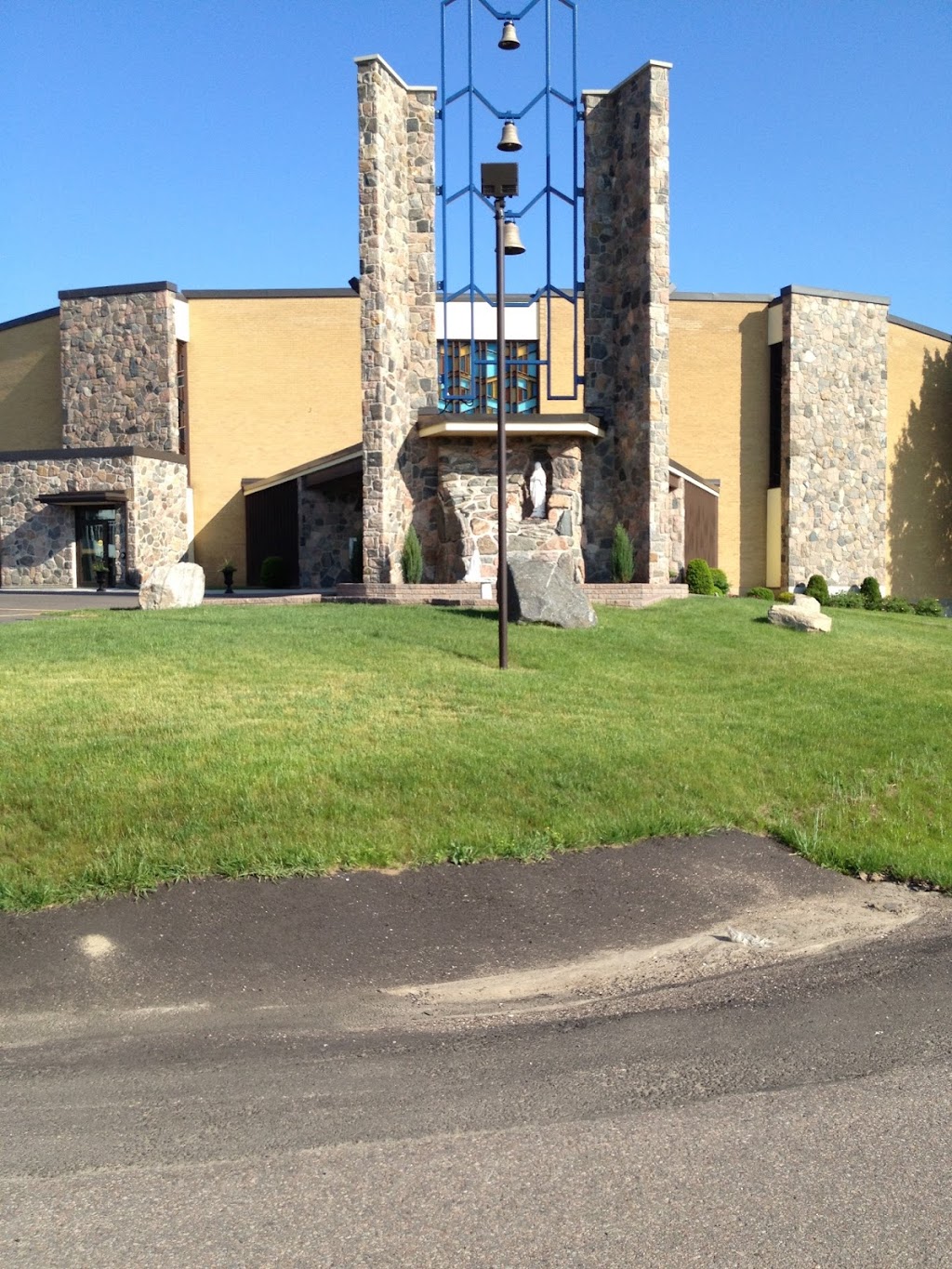 Our Lady of Lourdes Church | 280 Lourdesview Dr, Pembroke, ON K8A 2G4, Canada | Phone: (613) 735-6392