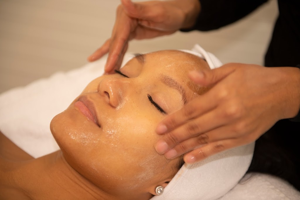Espace Beauté Sublimage | 86 Av. Ashgrove, Pointe-Claire, QC H9R 3N4, Canada | Phone: (514) 824-7487