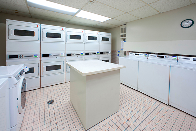 Edgehill Apartments | 108 Edgehill Dr, Barrie, ON L4N 5A3, Canada | Phone: (705) 737-3820