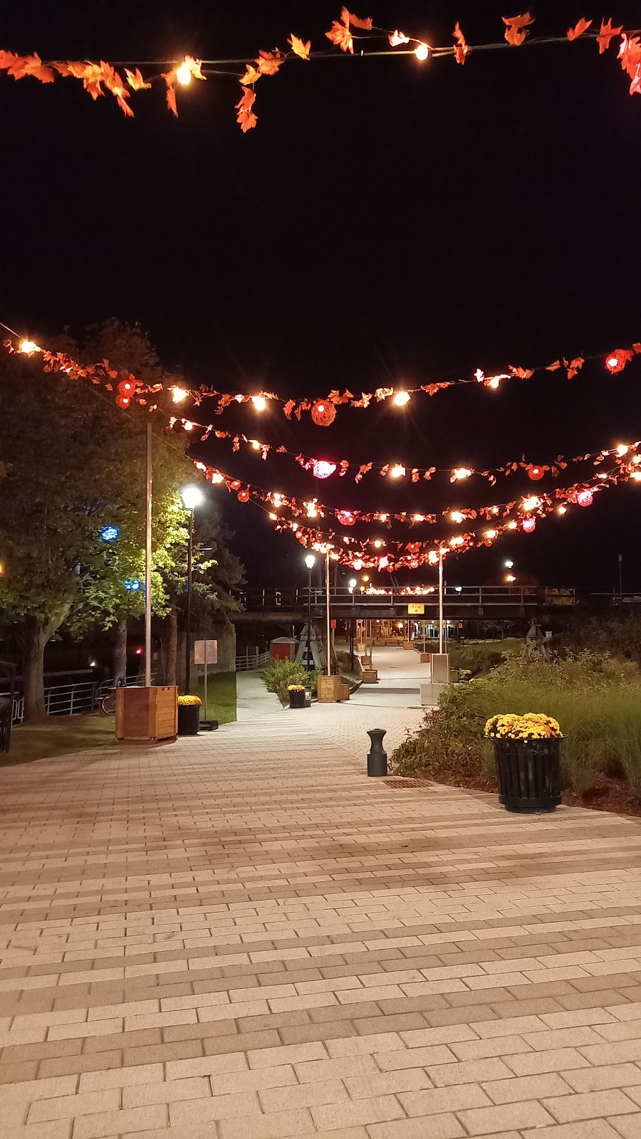Lhôtel 54 | 5 Rue du Royal-22e-Régiment, Saint-Jean-sur-Richelieu, QC J3B 2X9, Canada | Phone: (514) 798-9529