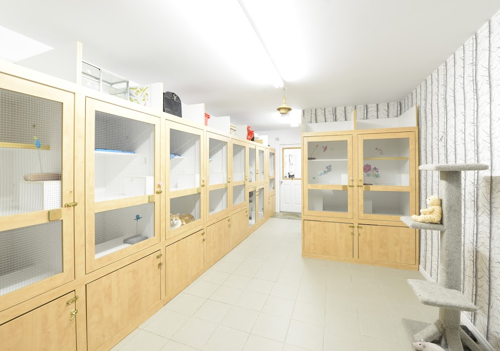 Auberge des 4 Pattes | 555 Rue Chef Thomas Martin, Wendake, QC G0A 4V0, Canada | Phone: (418) 843-6578