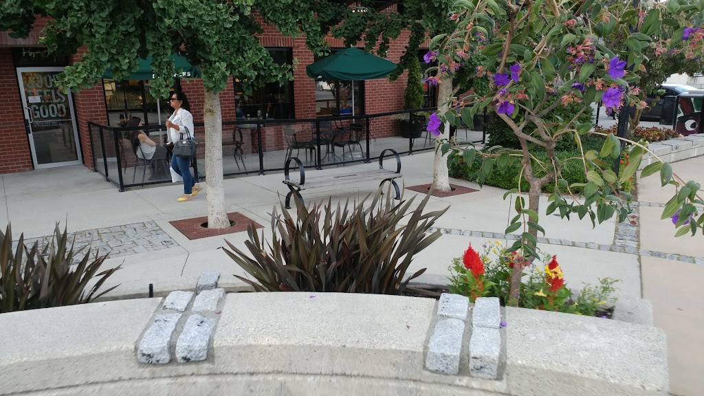 Starbucks | 411 E Columbia St, New Westminster, BC V3L 3X3, Canada | Phone: (604) 522-7573